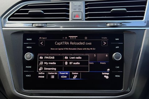 Volkswagen Tiguan R-LINE TDI DSG - RARE LEATHER INTERIOR - APPLE CAR PLAY -CAMERA 57