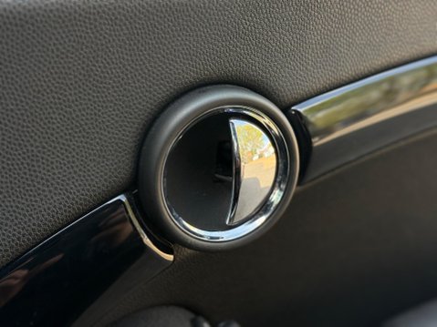 Mini Hatch 1.6 Cooper S Euro 5 (s/s) 3dr 69