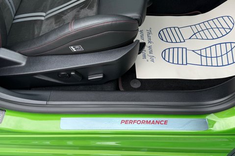 Ford Focus ST -PAN ROOF -PARKING/PERFORMANCE/ASSIST PACKS -HUD -B&O - MEAN GREEN 42