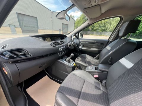 Renault Scenic 1.5 Scenic Dynamique TomTom Energy dCi S/S 5dr - NATIONAL DELIVERY* 37