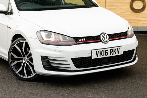 Volkswagen Golf GTI DSG 10