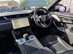 Jaguar F-Pace 2.0 D200 MHEV R-Dynamic Black SUV 5dr Diesel Auto AWD Euro 6 (s/s) (204 ps) 31