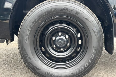 Toyota Hilux Active ECB 4WD D-4D Pickup 29