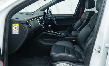 Porsche Macan GTS 19