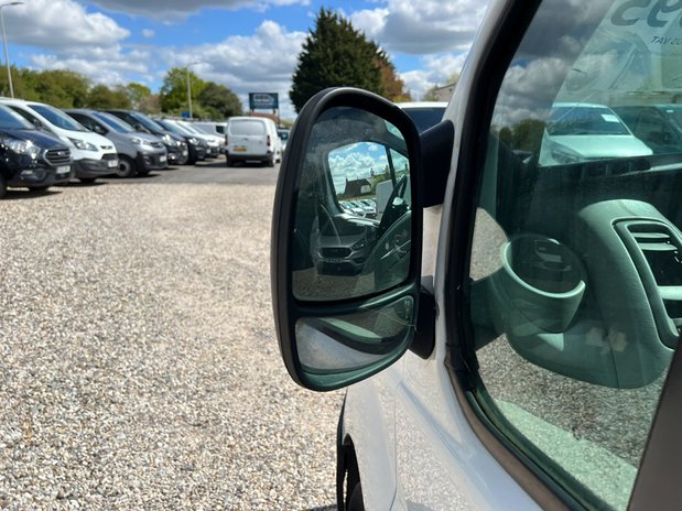Vauxhall Vivaro LWB L2H1 Low Roof 2900 17
