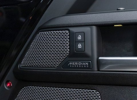 Land Rover Defender 110 V8 P525 URBAN XRS 28