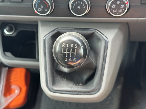Volkswagen Transporter LWB L2H1 Low Roof Highline T30 Air Con Alloys Camera 35