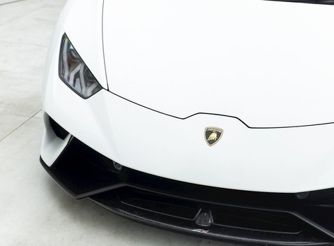 Lamborghini Huracan LP640-4 Performante 18