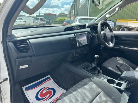 Toyota Hilux ACTIVE 4WD D-4D DCB 13