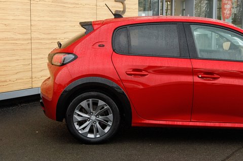 Peugeot 208 ALLURE 8