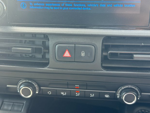 Peugeot Partner SWB L1H1 Low Roof Professional Air Con EURO 6 30
