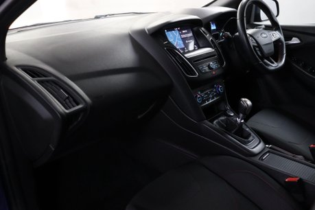 Ford Focus ST-LINE X 34