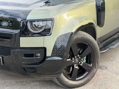 Land Rover Defender 3.0 Defender HSE D250 MHEV Auto 4WD 5dr 10