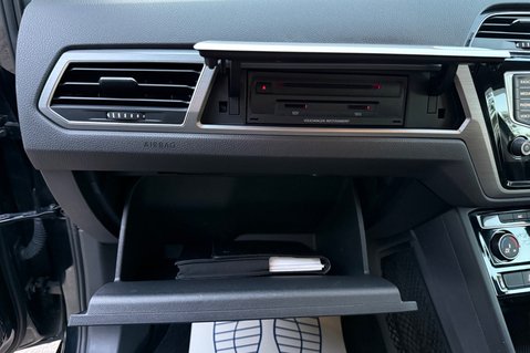 Volkswagen Touran SE TDI BMT -APPLE CAR PLAY-£35 ROAD TAX -9 SERVICES -PARK PILOT-240V SOCKET 53