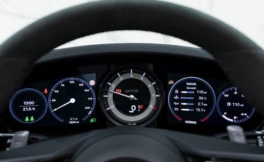 Porsche 911 (992) Targa 4 GTS 17
