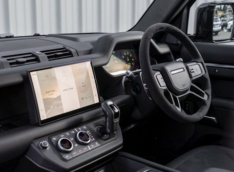 Land Rover Defender 90 V8 17