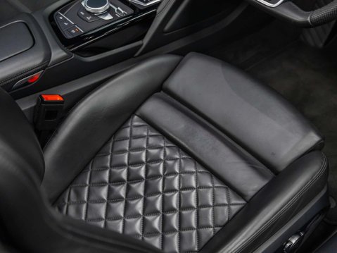 Audi R8 5.2 FSI V10 Spyder 2dr Petrol S Tronic quattro Euro 6 (s/s) (570 ps) 60