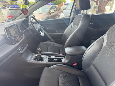Hyundai i30 1.6 CRDi Blue Drive Premium Euro 6 (s/s) 5dr 30