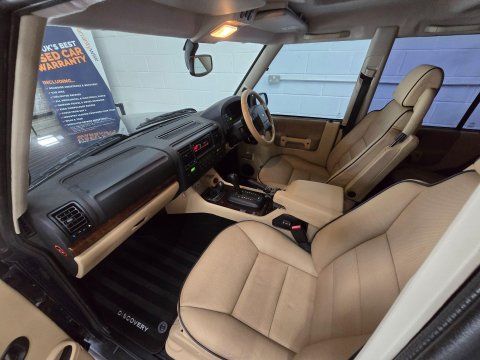 Land Rover Discovery 2.5 TD5 ES Premium Station Wagon 5dr Diesel Automatic (7 Seats) (284 g/km, 40