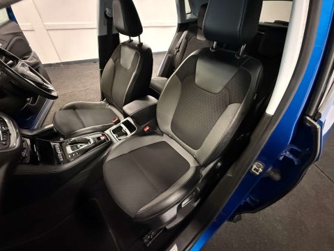 Vauxhall Grandland X 1.6 Grandland X SRi Nav Hybrid4 Auto 4WD 5dr 50