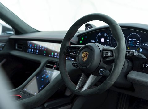 Porsche Taycan GTS Sport Turismo 9