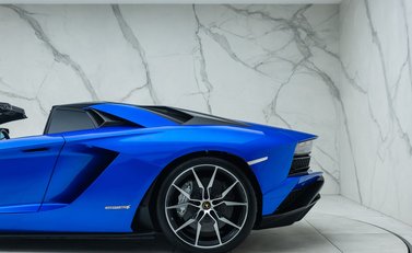 Lamborghini Aventador S LP 740-4 ROADSTER 38
