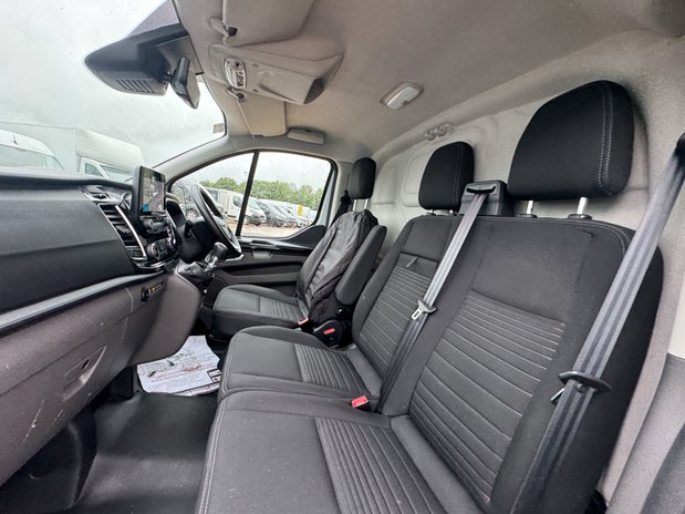 Ford Transit Custom LWB L2H1 [SOLD MT] Low Roof Limited 300 Air Con Alloys Sensors EURO 6 13