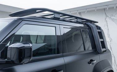 Land Rover Defender 110 OCTA Black 44