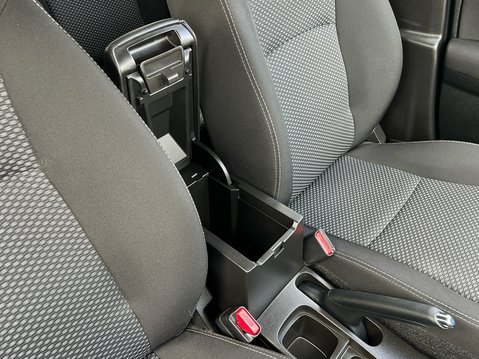 Suzuki Vitara SZ-T 29
