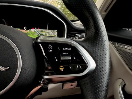 Jaguar F-Pace R-DYNAMIC BLACK 59