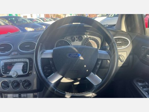 Ford Focus 1.6 TDCi DPF Titanium Hatchback 5dr Diesel Manual (115 g/km, 108 bhp) 11