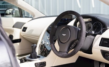 Aston Martin V12 Vantage S Roadster 13