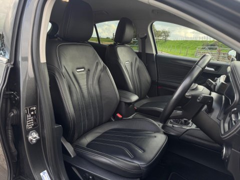 Ford Focus 1.0T EcoBoost Vignale Euro 6 (s/s) 5dr 12