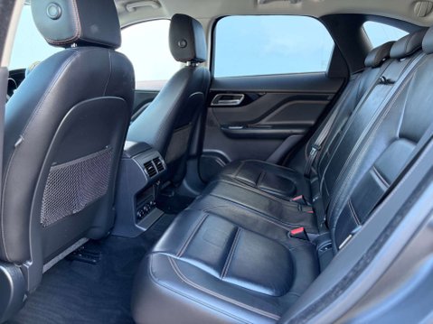 Jaguar F-Pace 2.0 F-PACE Prestige AWD D Auto 4WD 5dr 75