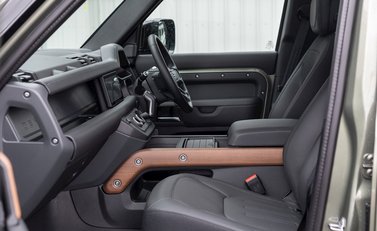 Land Rover Defender 110 X P400 17