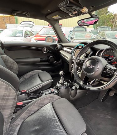 Mini Hatch COOPER 1.5 CHILLI LOOK! JUST 46000 MILES! SERVICE HISTORY! MINI CONNECTED 3