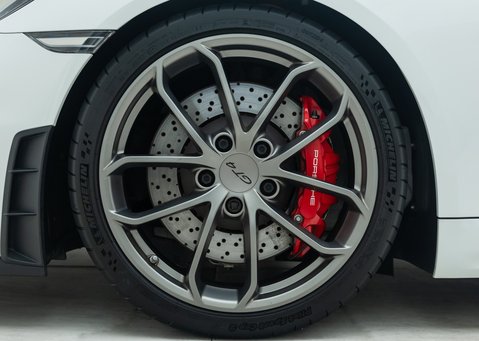 Porsche Cayman GT4 (718) 