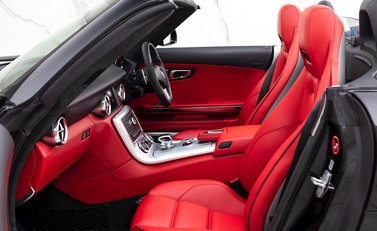 Mercedes-Benz SLS AMG Roadster 14