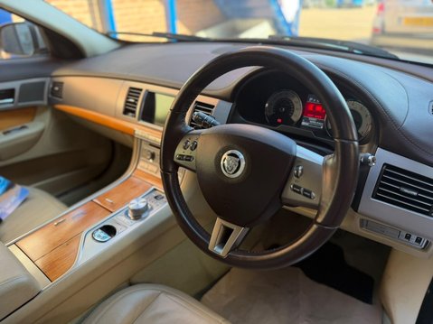 Jaguar XF 3.0 V6 Luxury Auto Euro 4 4dr 40