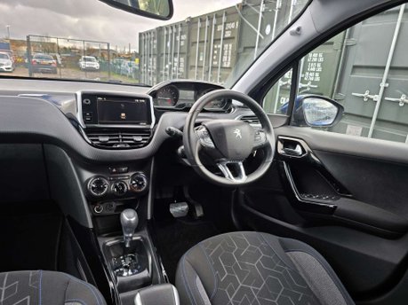 Peugeot 2008 1.2 PureTech Signature SUV 5dr Petrol EAT Euro 6 (s/s) (130 ps) 21