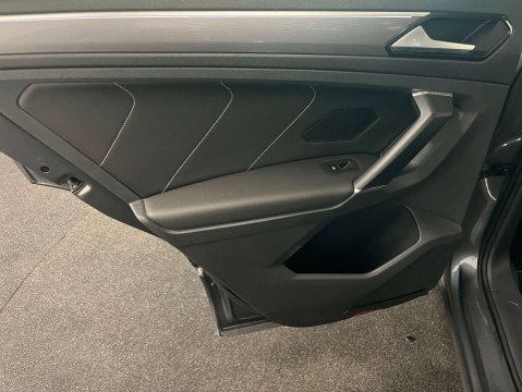 Volkswagen Tiguan 2.0 Tiguan R-Line TSi BlueMotion Technology 4Motion DSG 4WD 5dr 33