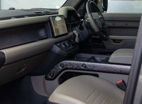 Land Rover Defender 110 OCTA EDITION ONE 5