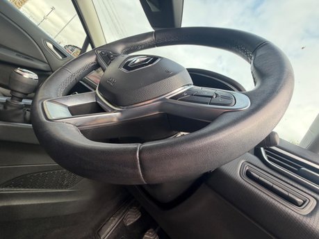 Renault Clio ICONIC EDITION TCE 17