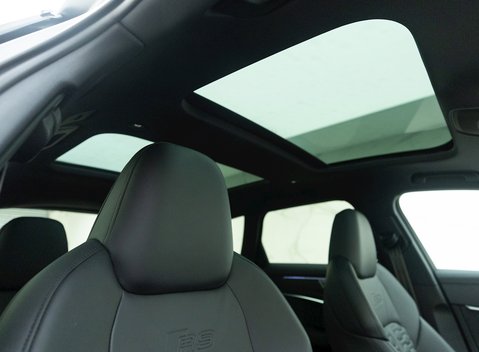 Audi RS6 Avant Carbon Black URBAN 12