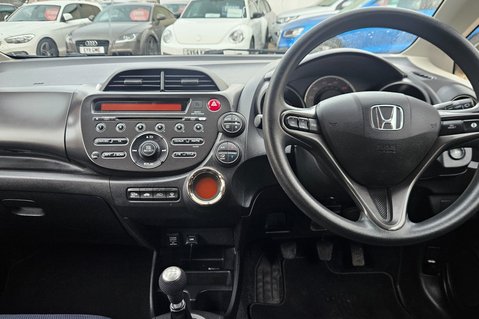 Honda Jazz I-VTEC ES..12 SERVICES LAST ONE @75K .. BEST COLOUR !!.. 1 PREVIOUS KEEPER  5