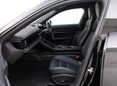 Porsche Taycan 4 CROSS TURISMO 11