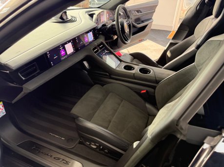 Porsche Taycan GTS 42