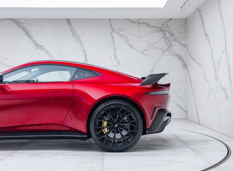 Aston Martin V12 Vantage 35
