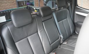 Isuzu D-Max AT35 Just Serviced New Pads and Discs Tow Hitch Tonneau Cover Rev Camera  28