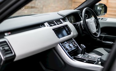 Land Rover Range Rover Sport SVR 17